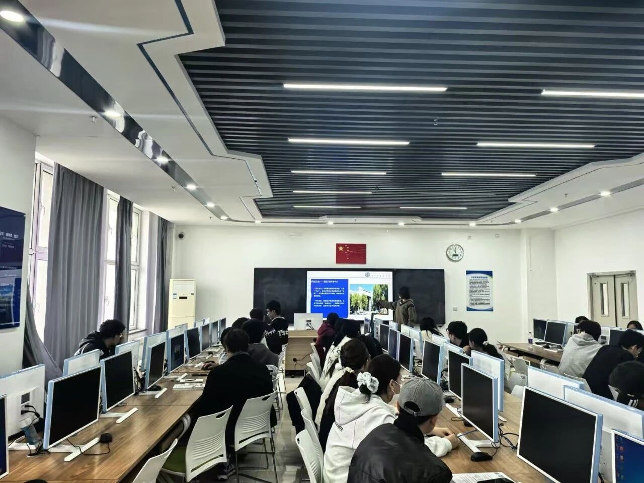 計算機與信息技術學院網絡遠程技術教育 連接未來的智慧橋梁